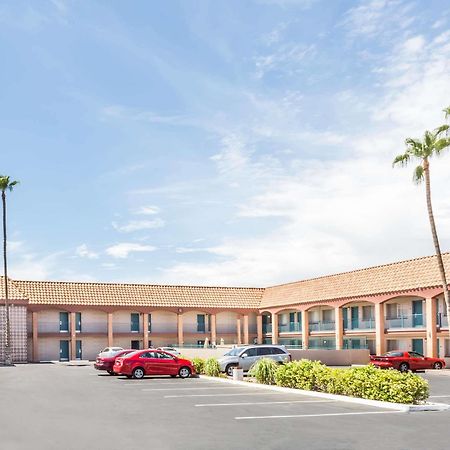 Travelodge By Wyndham Mesa Exterior photo