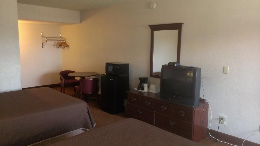 Travelodge By Wyndham Mesa Exterior photo