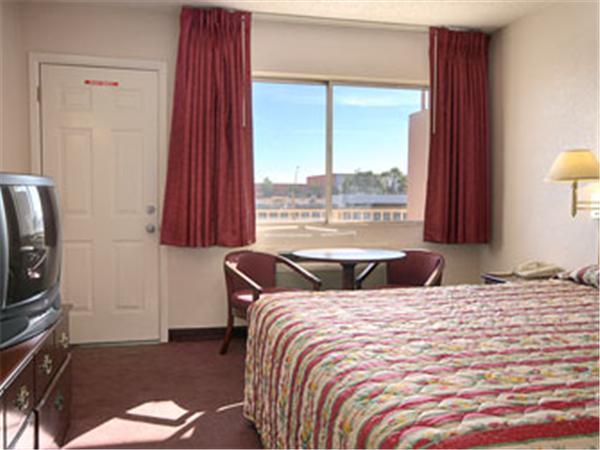 Travelodge By Wyndham Mesa Room photo