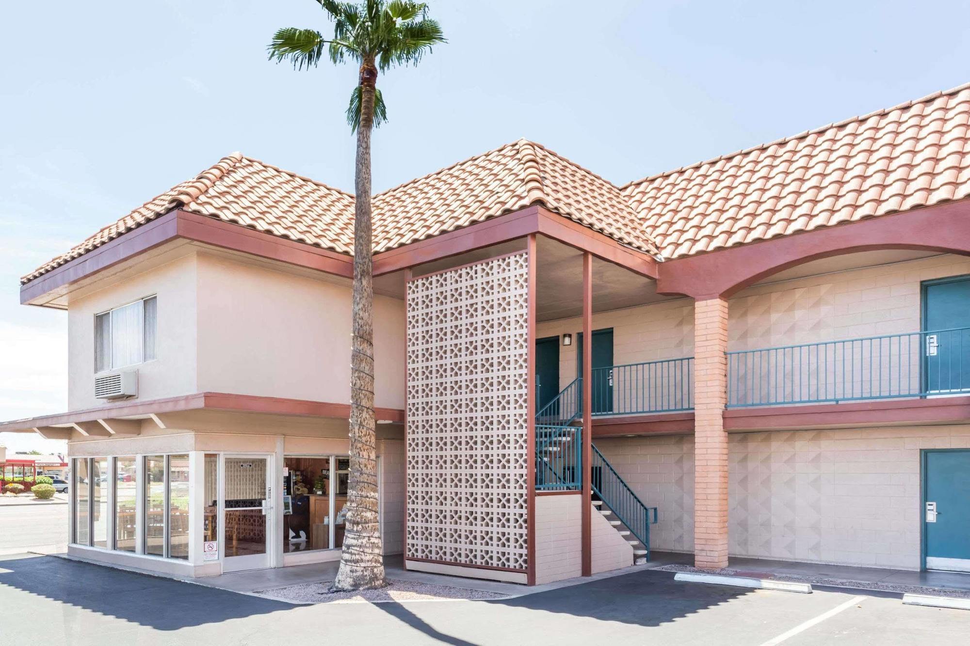 Travelodge By Wyndham Mesa Exterior photo